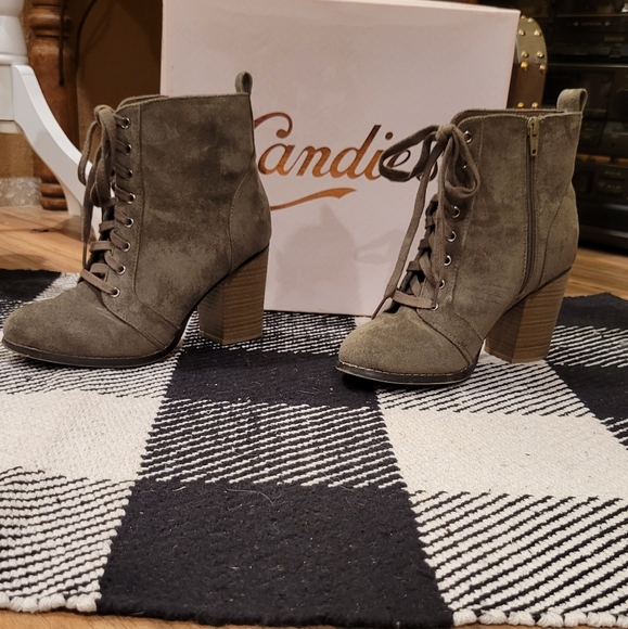 Candies Olive colored, size 7, Shoe Boot - Picture 3 of 6